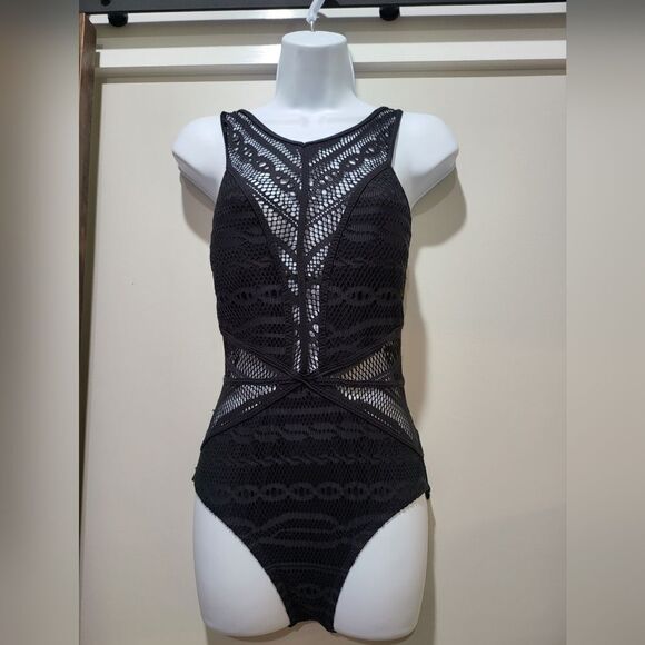 BECCA Color Play Savannah Crochet One Piece Swimsuit NWOT size Small Black - Picture 3 of 5